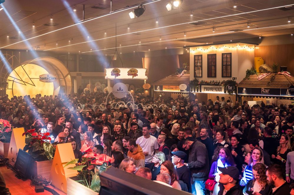 Tempo Bom tem levado grande público ao Festiqueijo em Carlos Barbosa