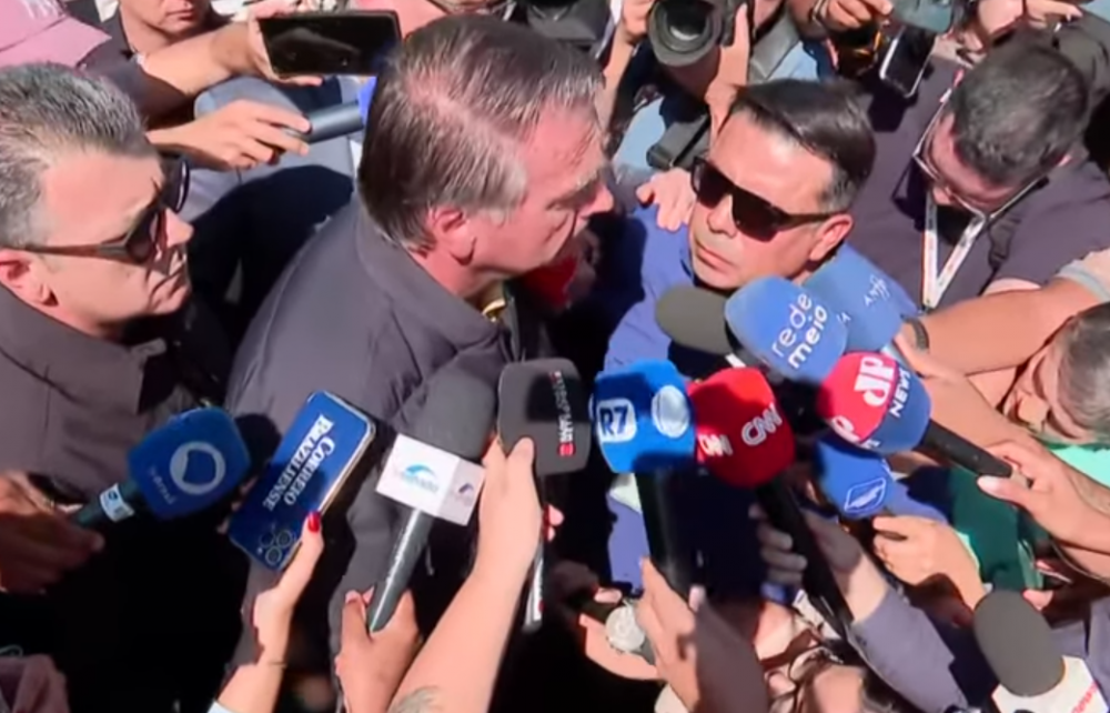 "Me sinto Humilhado", diz Bolsonaro após ser obrigado a usar Tornozeleira Eletrônica