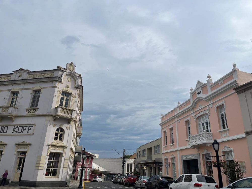 Semana será instável com chuva, vento e calorão na Serra