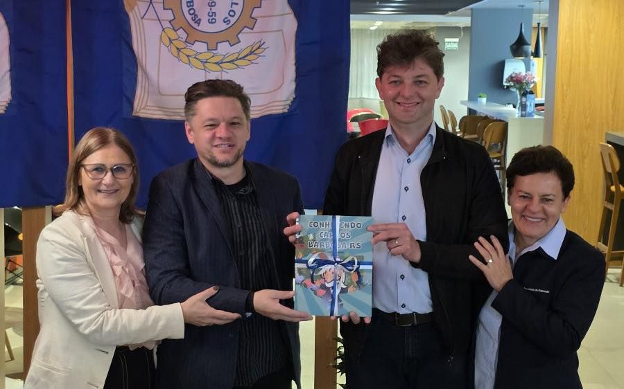 Estudantes de Carlos Barbosa ganham livro inédito que revela curiosidades da cidade