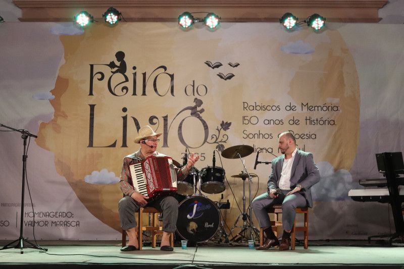 Aberta oficialmente no centro da cidade a Feira do Livro de Garibaldi 