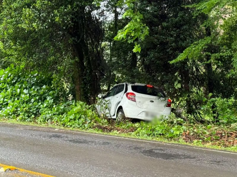 Saída de pista é registrada na VRS-813 no sentido Farroupilha-Garibaldi