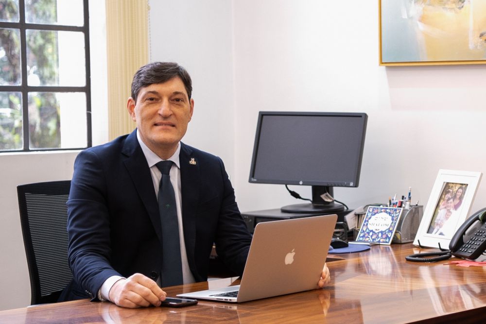 Reitor da UCS faz palestra em seminário na Itália