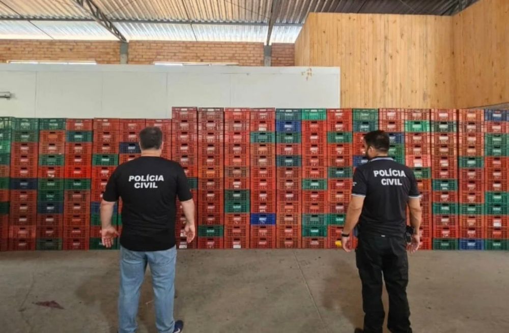 Polícia Civil estoura esquema de desvio de caixas de banana em Carlos Barbosa