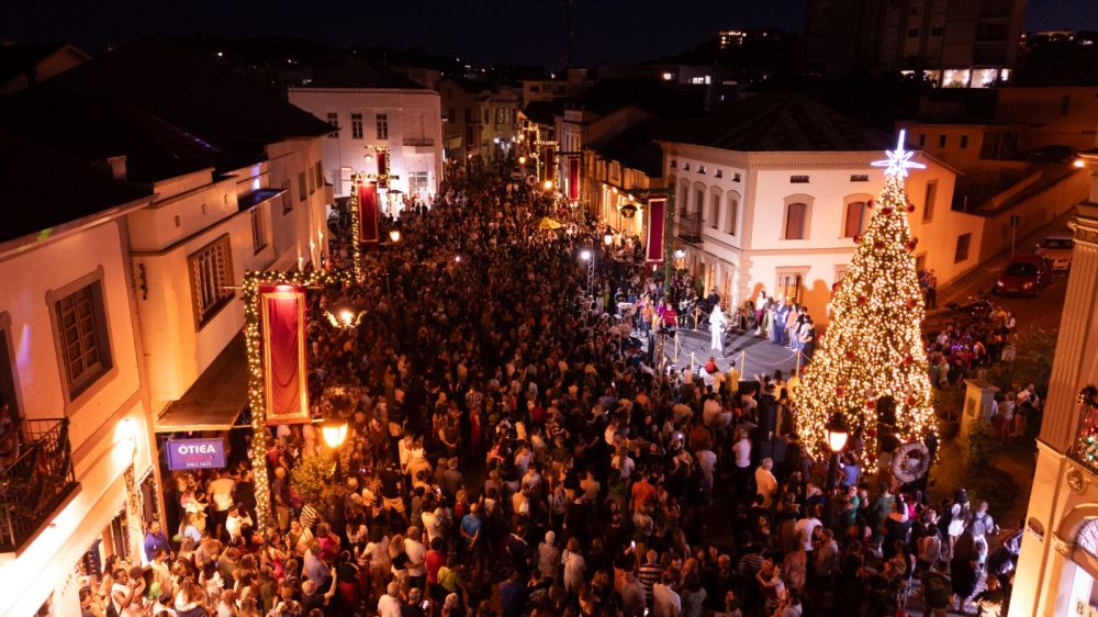 Garibaldi dá início ao Natal Borbulhante com chegada do Papai Noel 