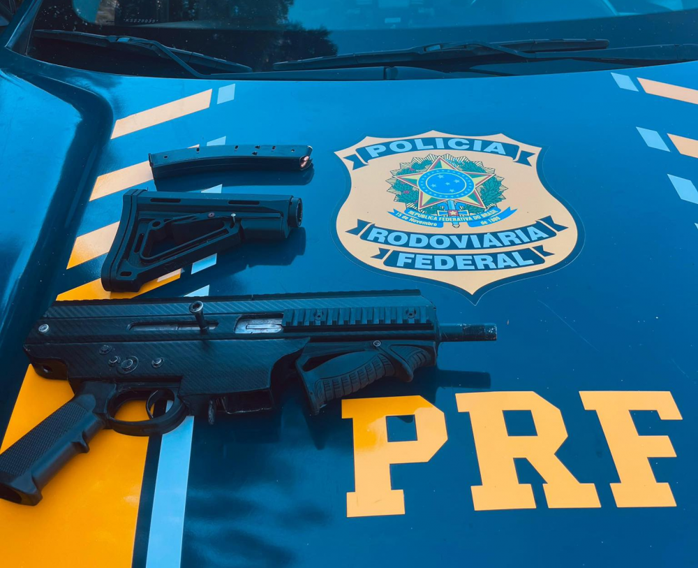PRF flagra criminoso com submetralhadora na BR 470 em Garibaldi