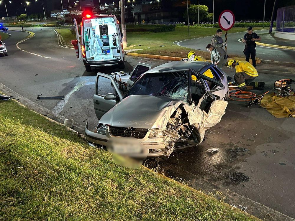 Motorista perde controle, bate veículo e fica ferido no acesso a Carlos Barbosa