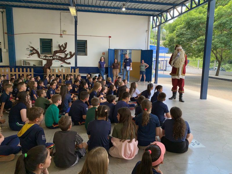 Papai Noel visita escolas de Garibaldi em maratona natalina