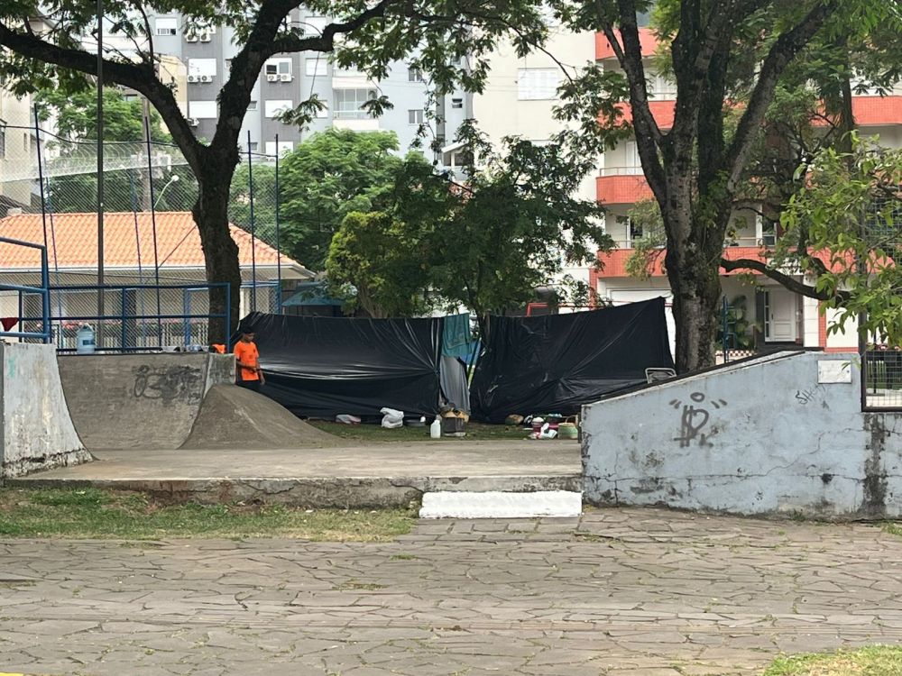 Acampamento improvisado na Praça da Martini deixa má impressão de Garibaldi