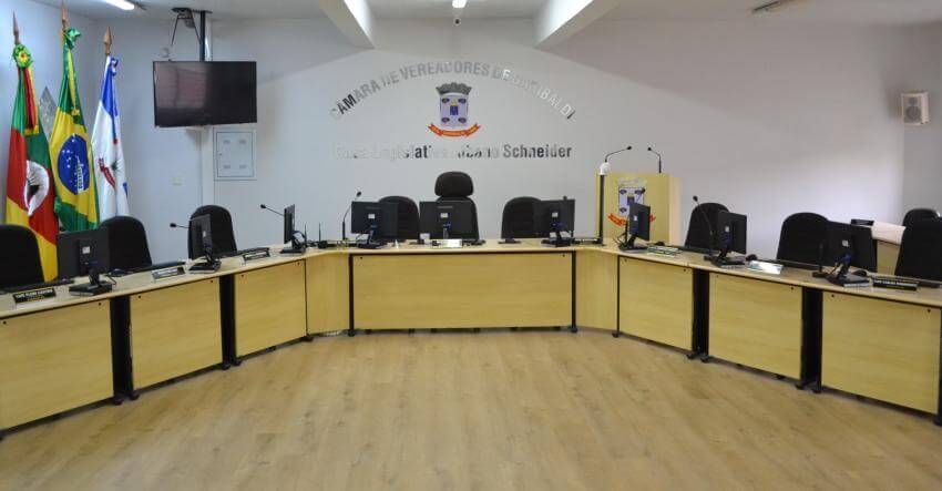 Sindicância é aberta e computadores recolhidos na Câmara de Garibaldi