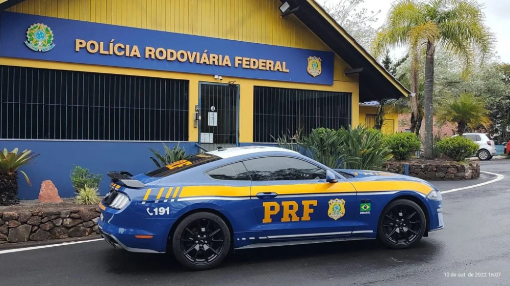 Recém-nascido de 7 dias é salvo pela PRF após chegar engasgado e sem respirar