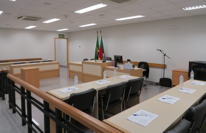 Júri do caso de tortura é cancelado de última hora e julgamento fica sem data