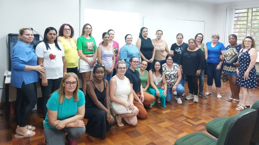 Carlos Barbosa  capacita cozinheiras e reforça segurança alimentar