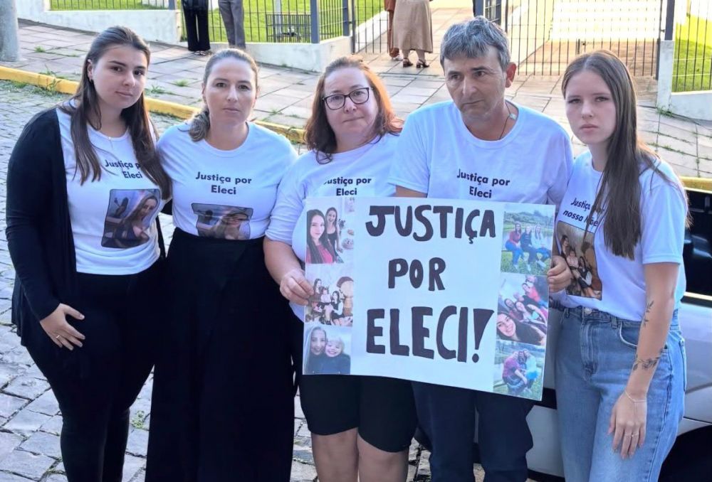 Manifestação em Garibaldi pede anulação de júri e cobra justiça por morte de mulher