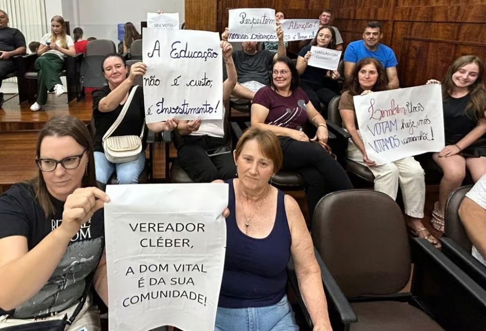 Protesto contra o zoneamento escolar adia votação na Câmara de Carlos Barbosa