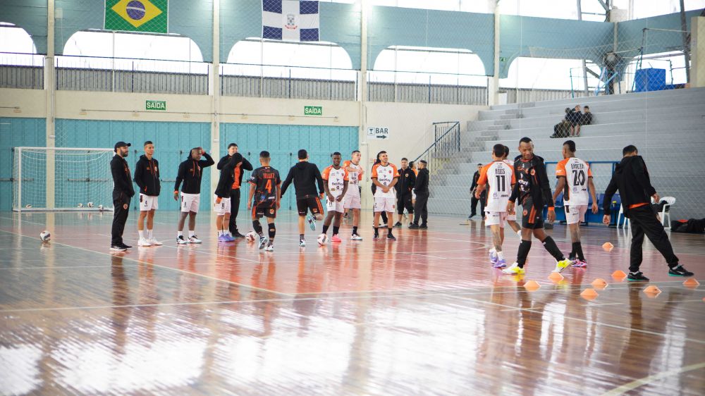 Delegações de futsal lotam hotéis e impulsionam economia da região