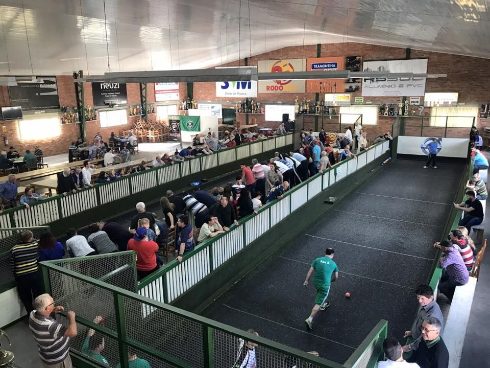 Torneio de bocha com regra curiosa reúne 48 sobrenomes em Garibaldi