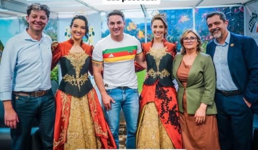 Líder nas pesquisas ao governo, Dep. Zucco visita o FestiQueijo em Carlos Barbosa