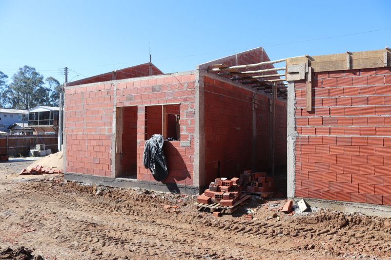 Casas populares avançam em Garibaldi e obra entra em nova fase