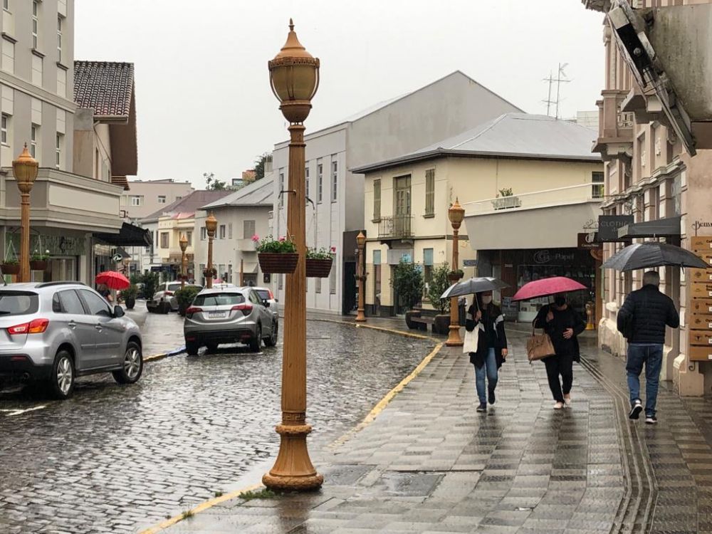 Do frio de 1°C à chuva de 100 mm: tempo vira em Garibaldi, Carlos Barbosa e Bento