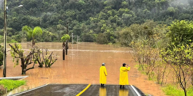 Quatro dias de chuva intensa colocam o RS em alerta para enchentes e deslizamentos