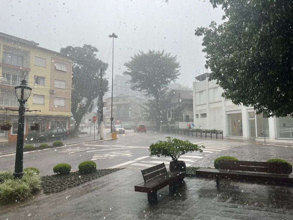 Garibaldi e Carlos Barbosa vão ter um início de semana de muita chuva