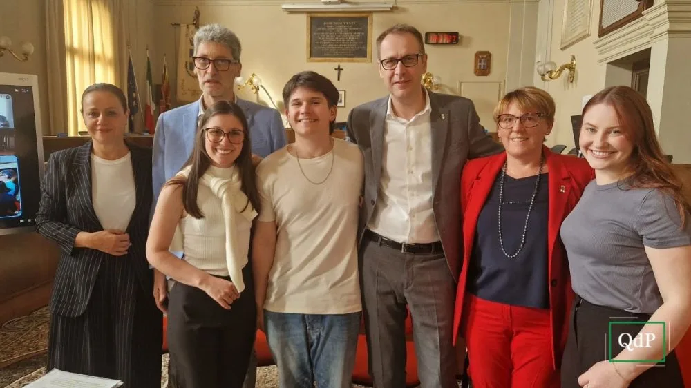 Jovens de Garibaldi são recebidos pelos prefeitos de Conegliano e Follina na Itália